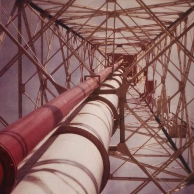 Unité d'acide nitrique - cheminée (Octobre 1969) S.E.I.F. Usine Grandpuits (LAT Nitrogen Grandpuits)