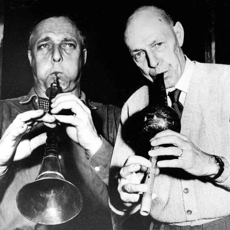 Asger Jorn et Jean Dubuffet au cours de leurs expériences musicales, Paris, 1961 (© Archives Fondation Dubuffet, Paris, photo: Jean Weber)