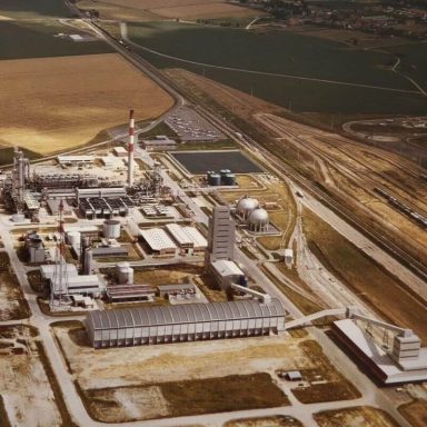 Vue aérienne (Juillet 1970) S.E.I.F. Usine Grandpuits (LAT Nitrogen Grandpuits)